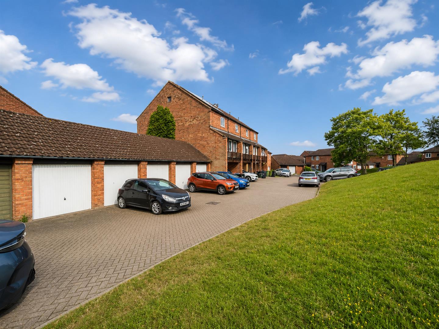 Glazier Drive, Neath Hill, Milton Keynes